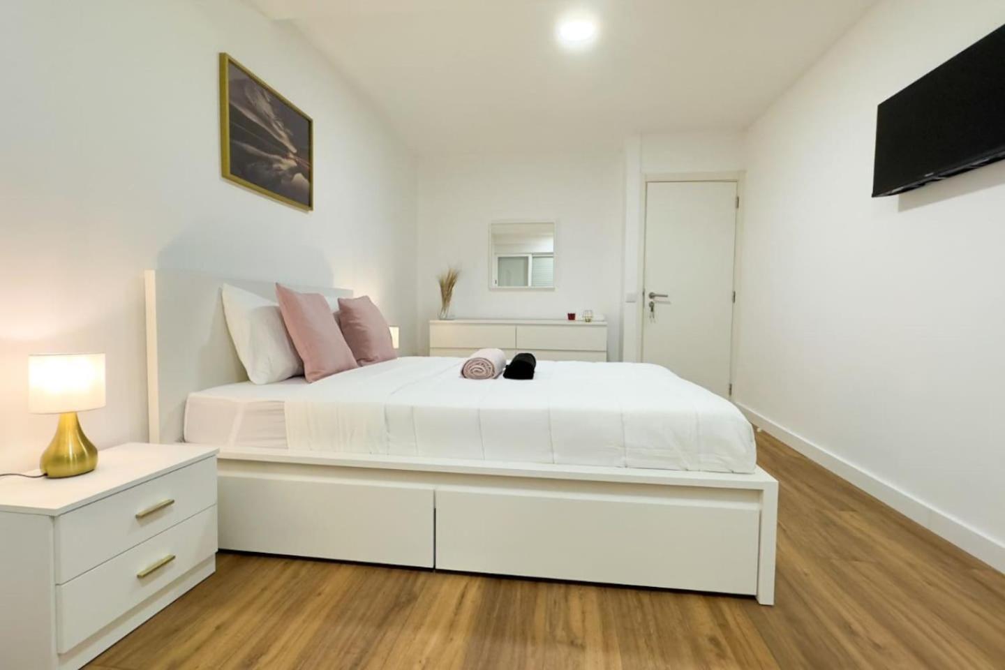 Quarto Privado Calmo Apartment Рио де Моуро Екстериор снимка